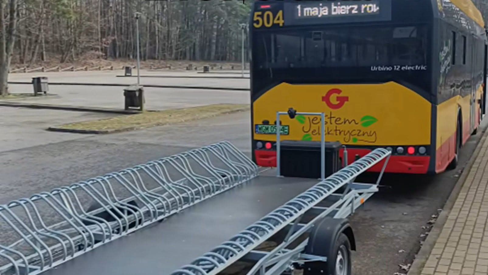 Autobus podwiezie z pociągu do Puszczy – ciebie i twój rower!
